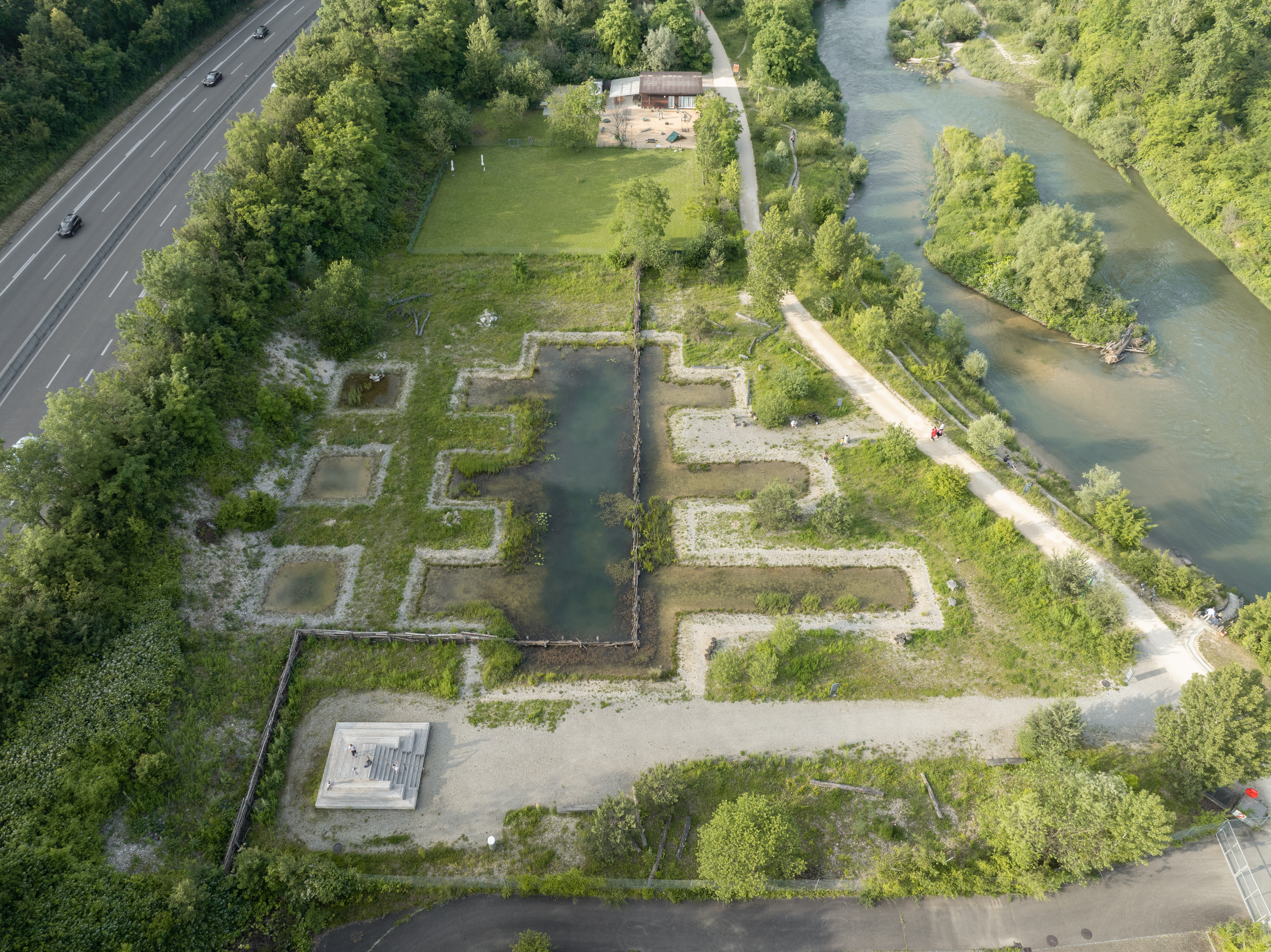 Vorbildhaftes Projekt in der Region: Natürliche Lebensräume und menschengemachte Geometrie: beim  Natur- und Erlebnisweiher Reinach, Anerkennungspreisträger 2024 © Stefanie Würsch